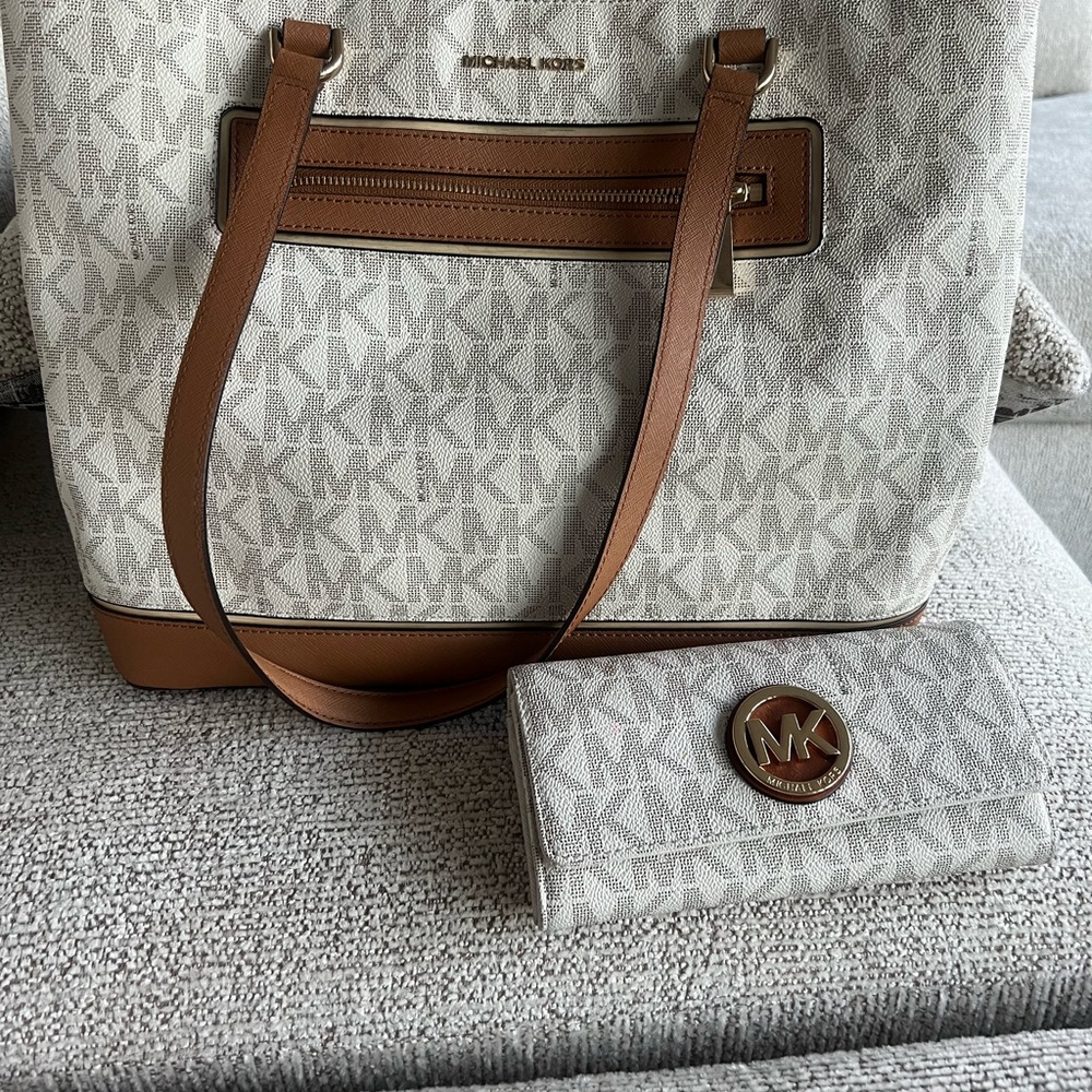 Michael Kors Cream and Brown Tote Bag Set